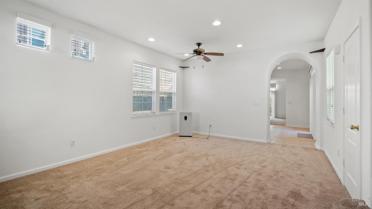 Detail Gallery Image 8 of 40 For 915 Liberty Dr, Suisun City,  CA 94585 - 4 Beds | 2/1 Baths