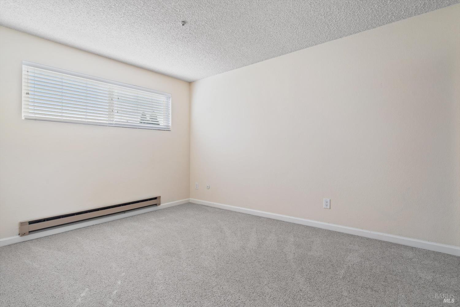 Detail Gallery Image 9 of 21 For 1022 Civic Center Dr, Rohnert Park,  CA 94928 - 2 Beds | 1/1 Baths