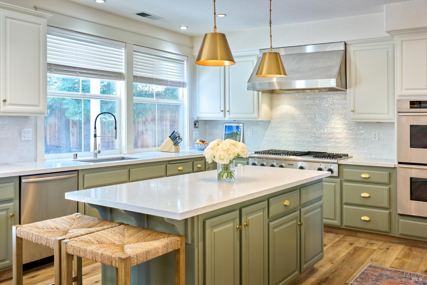 Detail Gallery Image 11 of 71 For 125 Savannah Way, Windsor,  CA 95492 - 5 Beds | 5 Baths