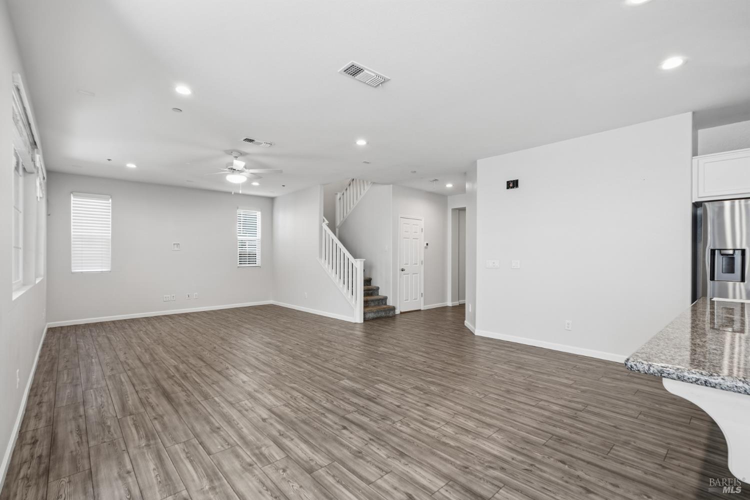 Detail Gallery Image 17 of 46 For 2008 Karen Pl, Rohnert Park,  CA 94928 - 5 Beds | 3 Baths