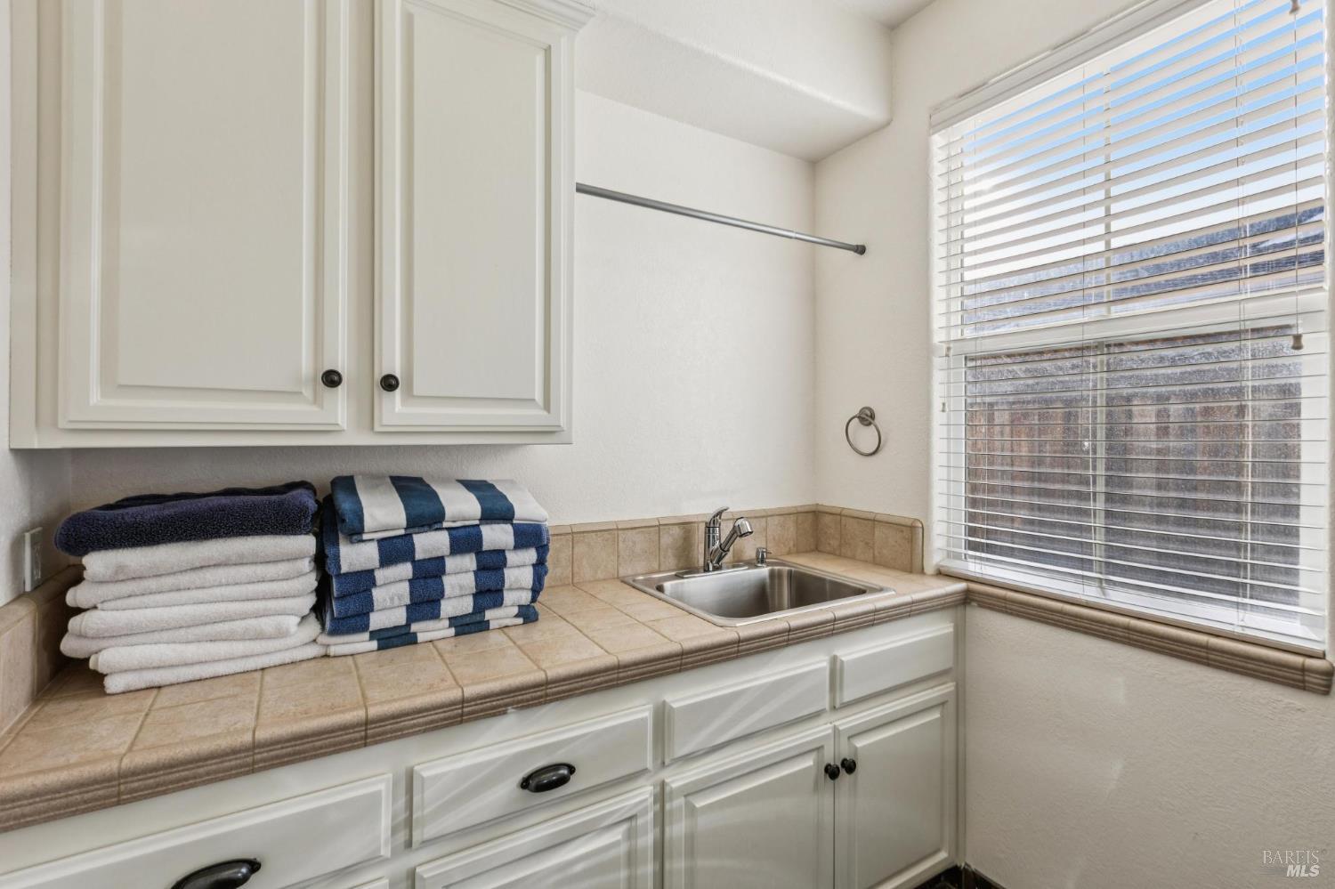 Detail Gallery Image 44 of 71 For 125 Savannah Way, Windsor,  CA 95492 - 5 Beds | 5 Baths