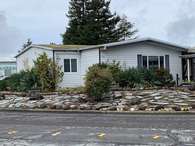 Detail Gallery Image 2 of 6 For 175 Westgate Cir, Santa Rosa,  CA 95401 - 2 Beds | 2 Baths