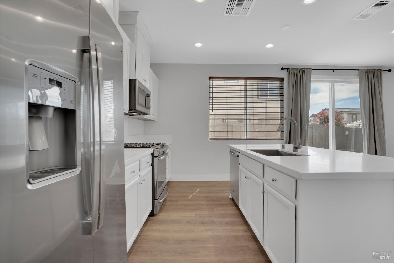 Detail Gallery Image 14 of 34 For 567 Datura Dr, Vacaville,  CA 95687 - 3 Beds | 2/1 Baths