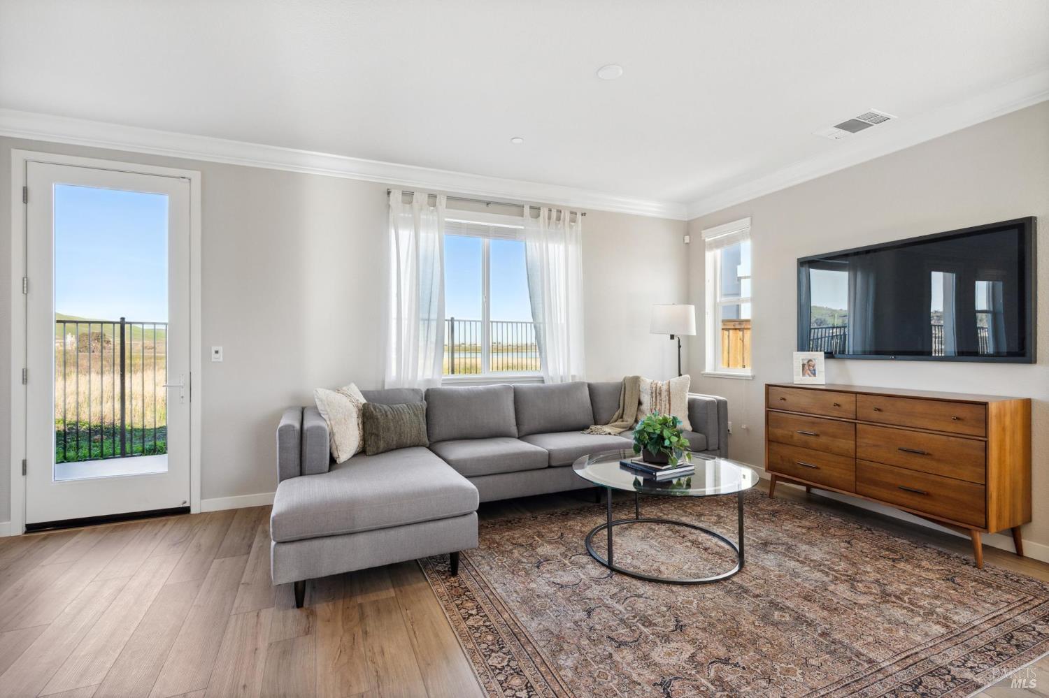 Detail Gallery Image 5 of 20 For 1468 Monument Ln, Fairfield,  CA 94533 - 4 Beds | 2/1 Baths