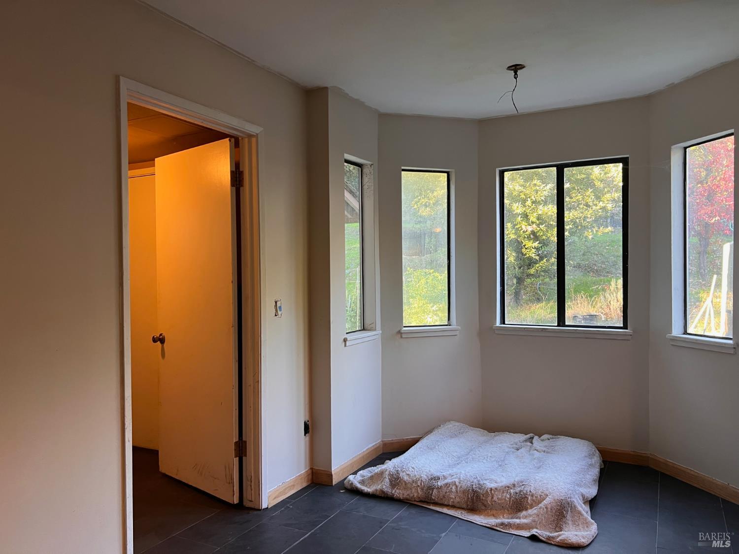 Detail Gallery Image 14 of 25 For 46720 Fox Rock Rd, Laytonville,  CA 95454 - 4 Beds | 3 Baths