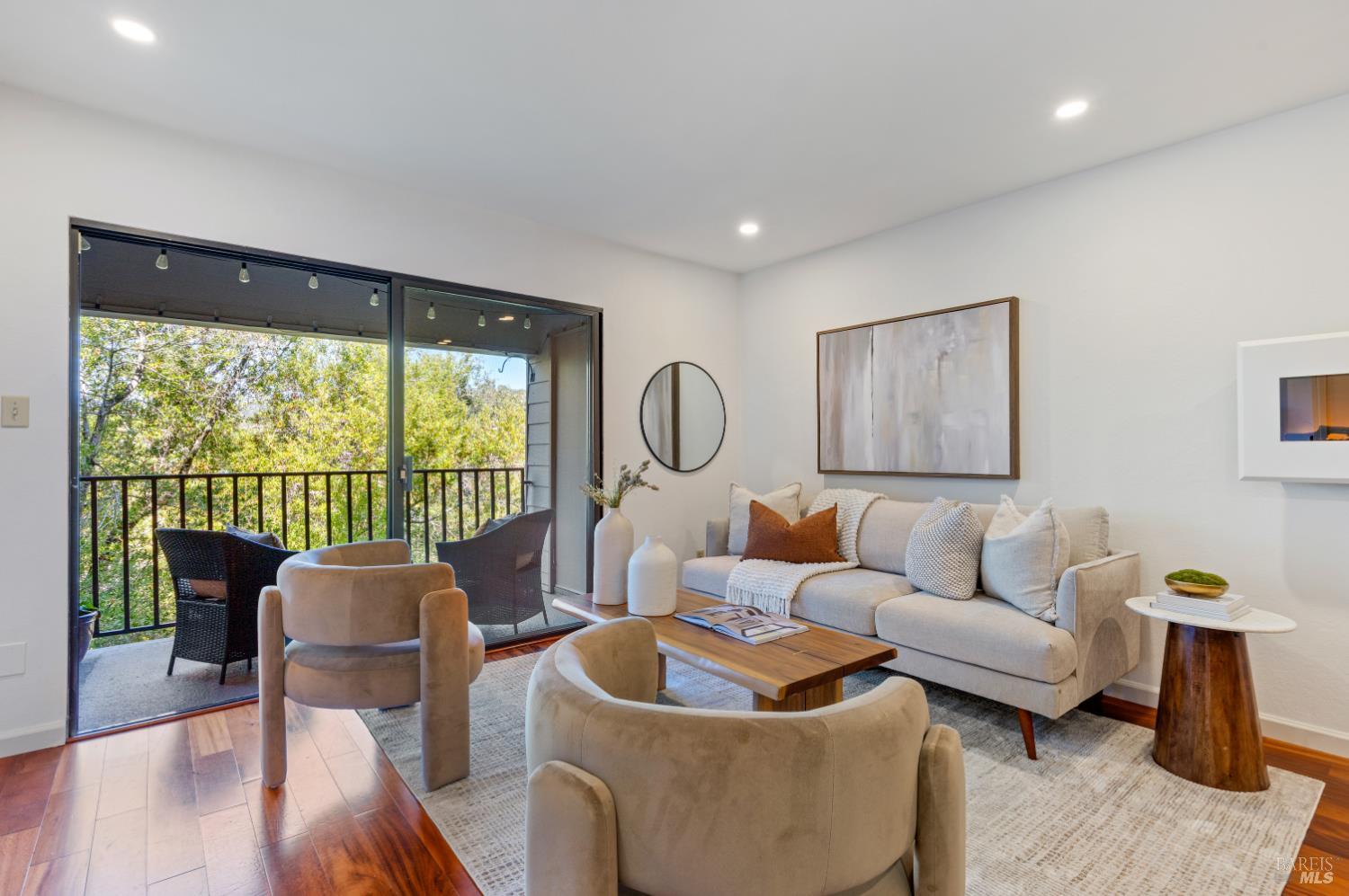 Detail Gallery Image 2 of 29 For 643 via Casitas Way, Greenbrae,  CA 94904 - 2 Beds | 2 Baths