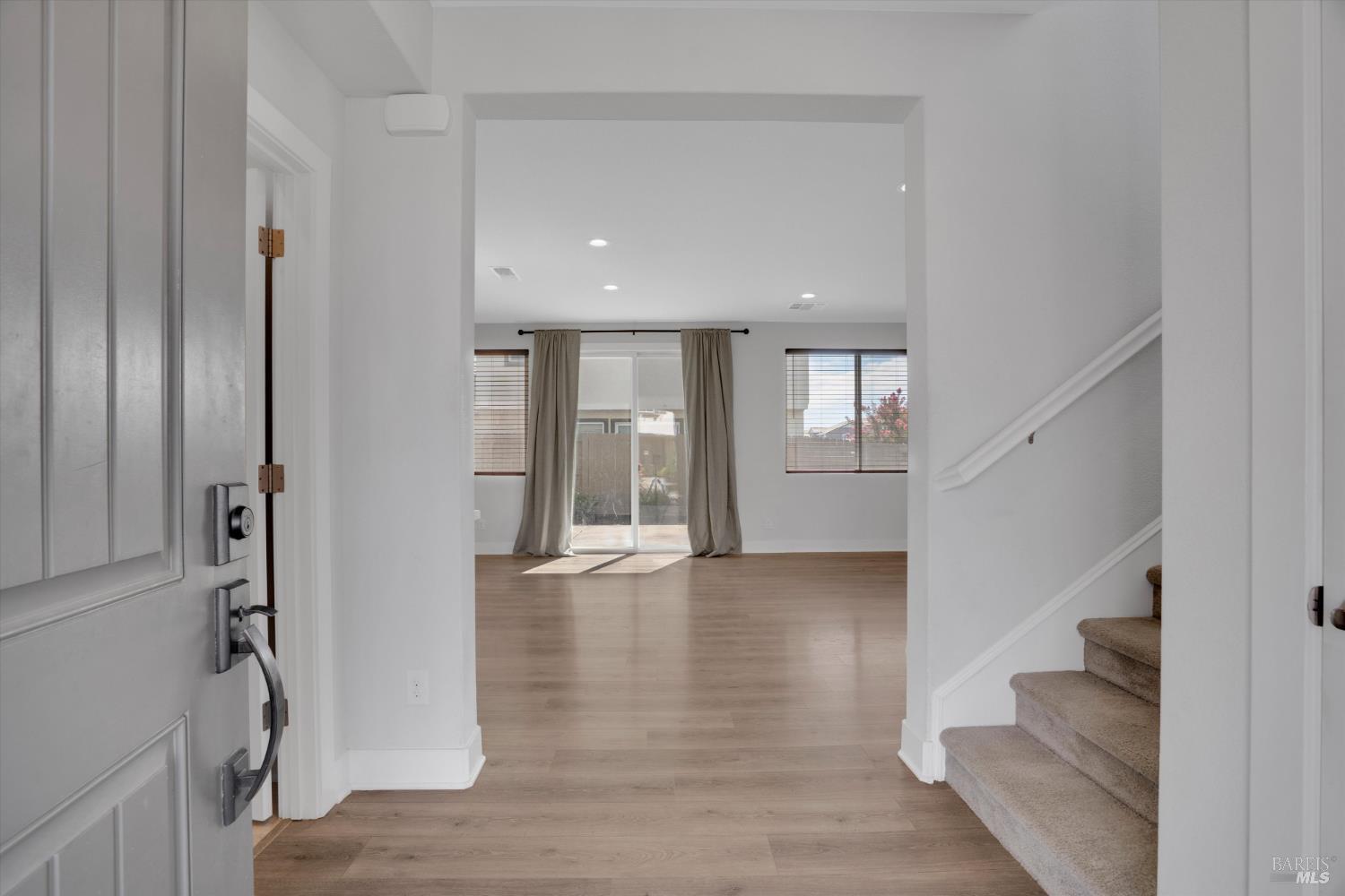 Detail Gallery Image 8 of 34 For 567 Datura Dr, Vacaville,  CA 95687 - 3 Beds | 2/1 Baths