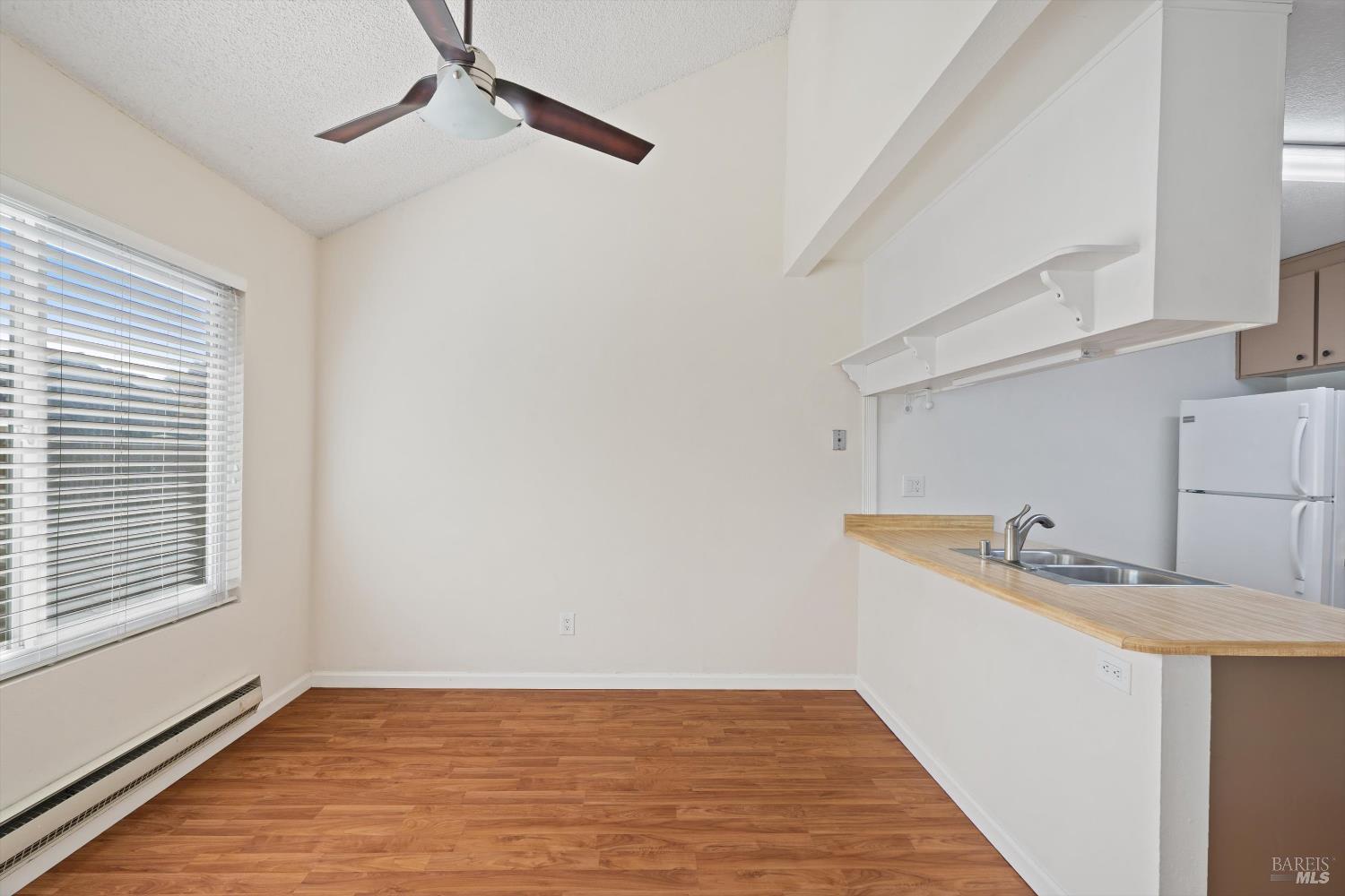 Detail Gallery Image 5 of 21 For 1022 Civic Center Dr, Rohnert Park,  CA 94928 - 2 Beds | 1/1 Baths