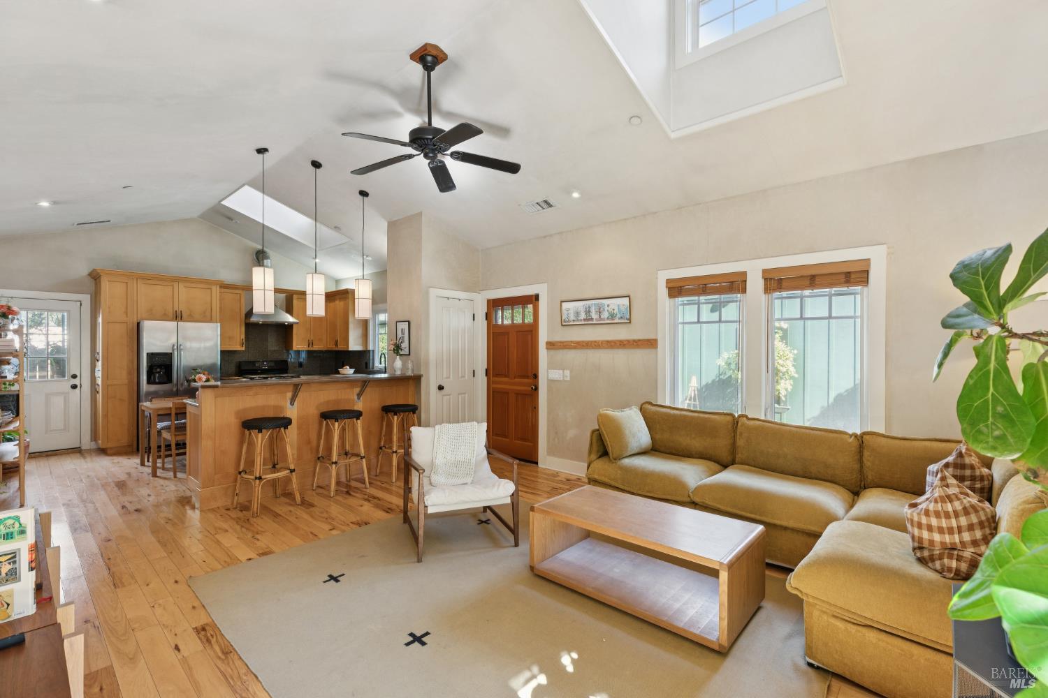 Detail Gallery Image 5 of 42 For 18470 Lucas Ave, Sonoma,  CA 95476 - 2 Beds | 1 Baths