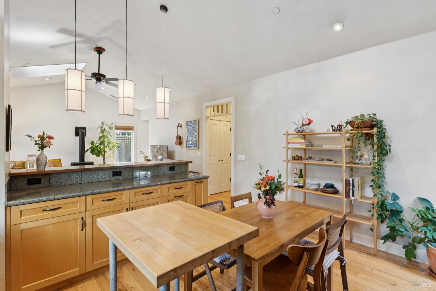 Detail Gallery Image 17 of 42 For 18470 Lucas Ave, Sonoma,  CA 95476 - 2 Beds | 1 Baths