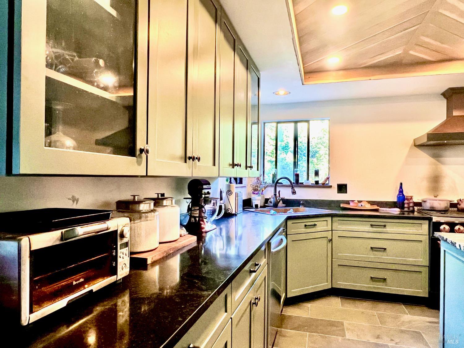 Detail Gallery Image 10 of 25 For 46720 Fox Rock Rd, Laytonville,  CA 95454 - 4 Beds | 3 Baths