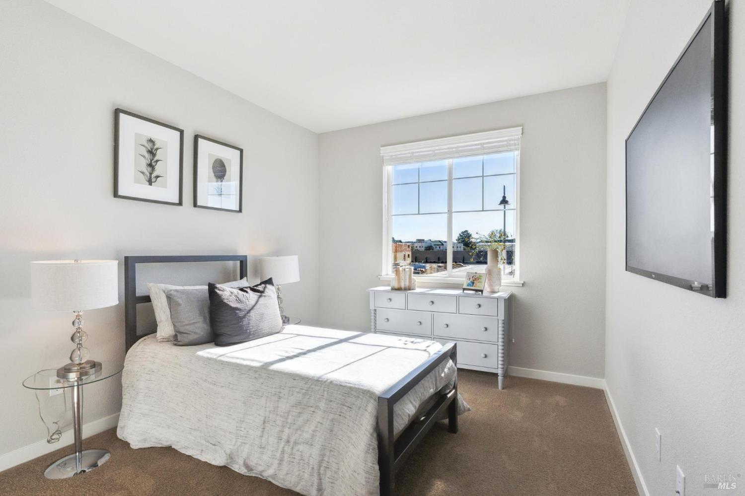 Detail Gallery Image 11 of 20 For 1468 Monument Ln, Fairfield,  CA 94533 - 4 Beds | 2/1 Baths