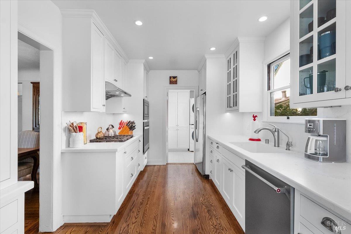 Detail Gallery Image 16 of 47 For 1805 Austin Way, Santa Rosa,  CA 95404 - 3 Beds | 2 Baths