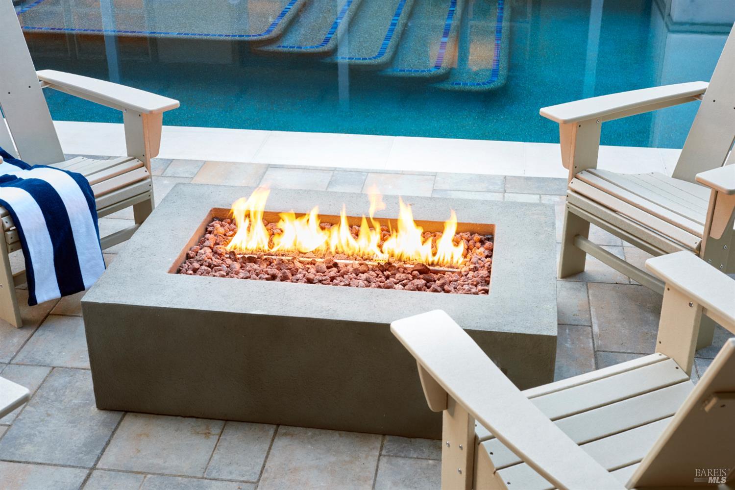 Detail Gallery Image 28 of 71 For 125 Savannah Way, Windsor,  CA 95492 - 5 Beds | 5 Baths