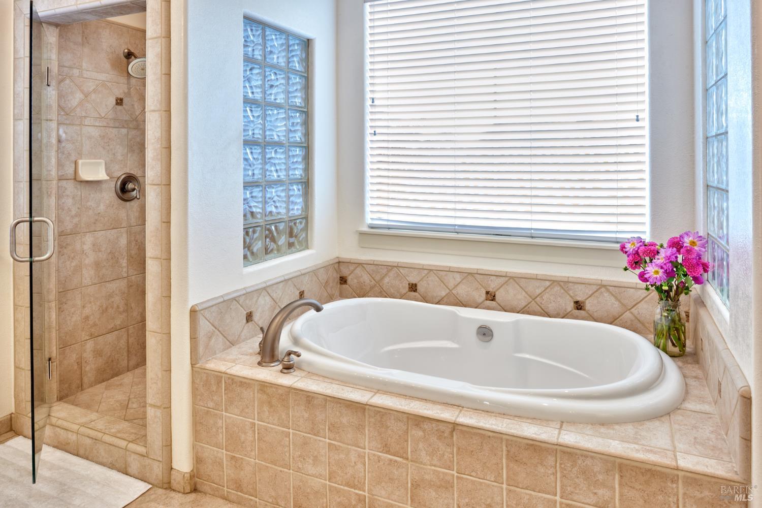 Detail Gallery Image 39 of 71 For 125 Savannah Way, Windsor,  CA 95492 - 5 Beds | 5 Baths