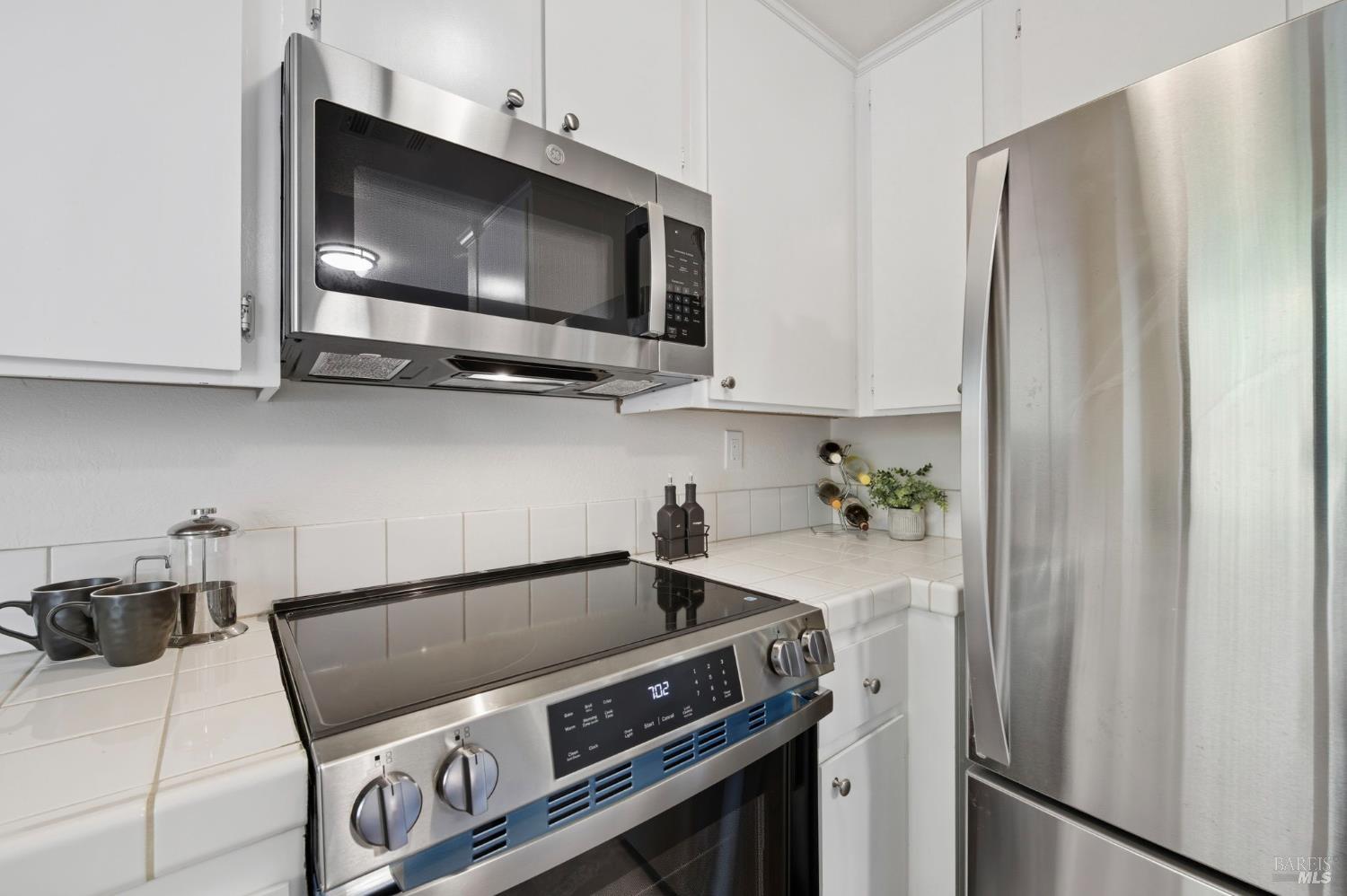 Detail Gallery Image 7 of 26 For 35 Village Cir, San Rafael,  CA 94903 - 1 Beds | 1 Baths