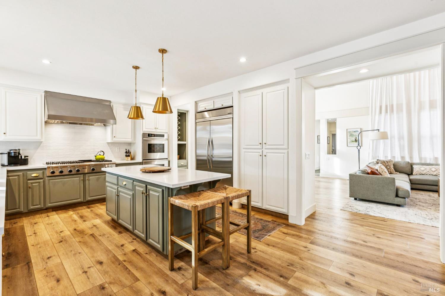 Detail Gallery Image 13 of 71 For 125 Savannah Way, Windsor,  CA 95492 - 5 Beds | 5 Baths