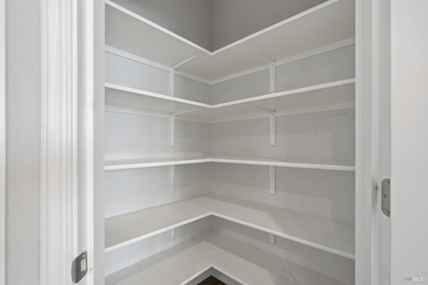 Detail Gallery Image 15 of 46 For 2008 Karen Pl, Rohnert Park,  CA 94928 - 5 Beds | 3 Baths