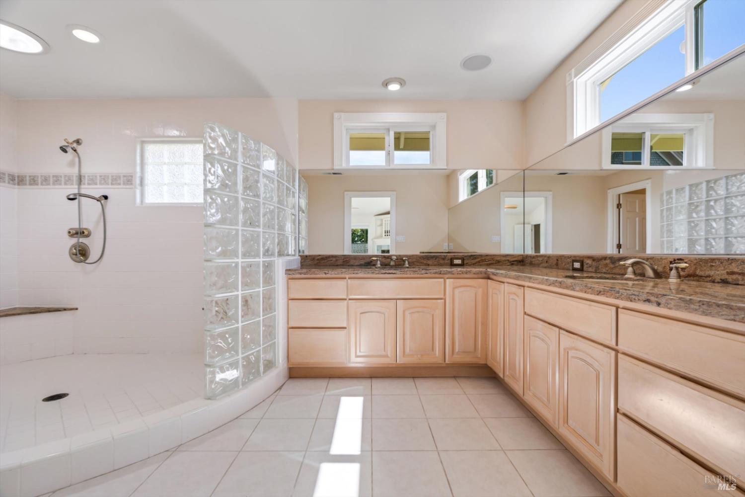 Detail Gallery Image 23 of 30 For 811 D St, Petaluma,  CA 94952 - 4 Beds | 3 Baths