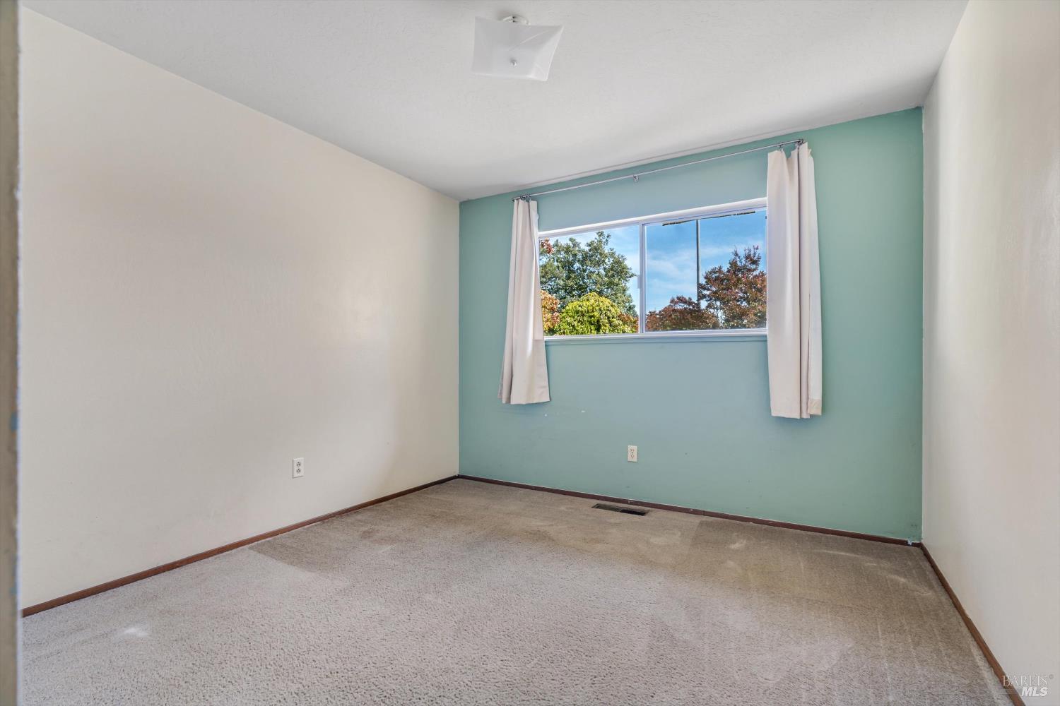 Detail Gallery Image 12 of 25 For 2320 Masterson Ct, Santa Rosa,  CA 95403 - 3 Beds | 2 Baths