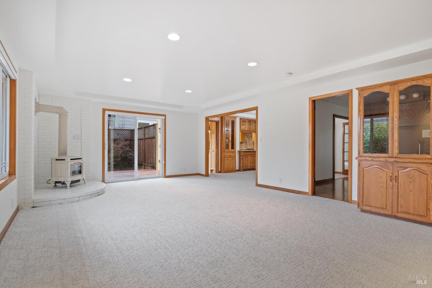 Detail Gallery Image 7 of 30 For 811 D St, Petaluma,  CA 94952 - 4 Beds | 3 Baths