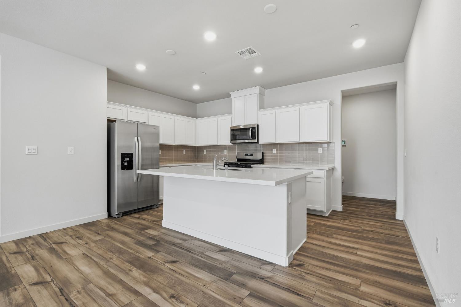 Detail Gallery Image 2 of 12 For 229 Octopus St, Suisun City,  CA 94585 - 3 Beds | 2/1 Baths