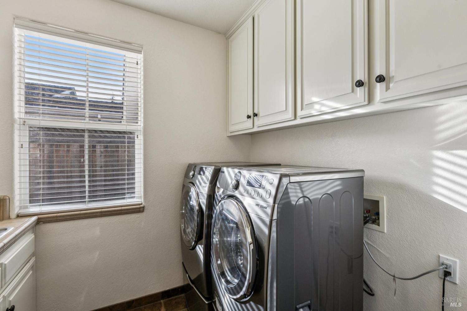 Detail Gallery Image 45 of 71 For 125 Savannah Way, Windsor,  CA 95492 - 5 Beds | 5 Baths