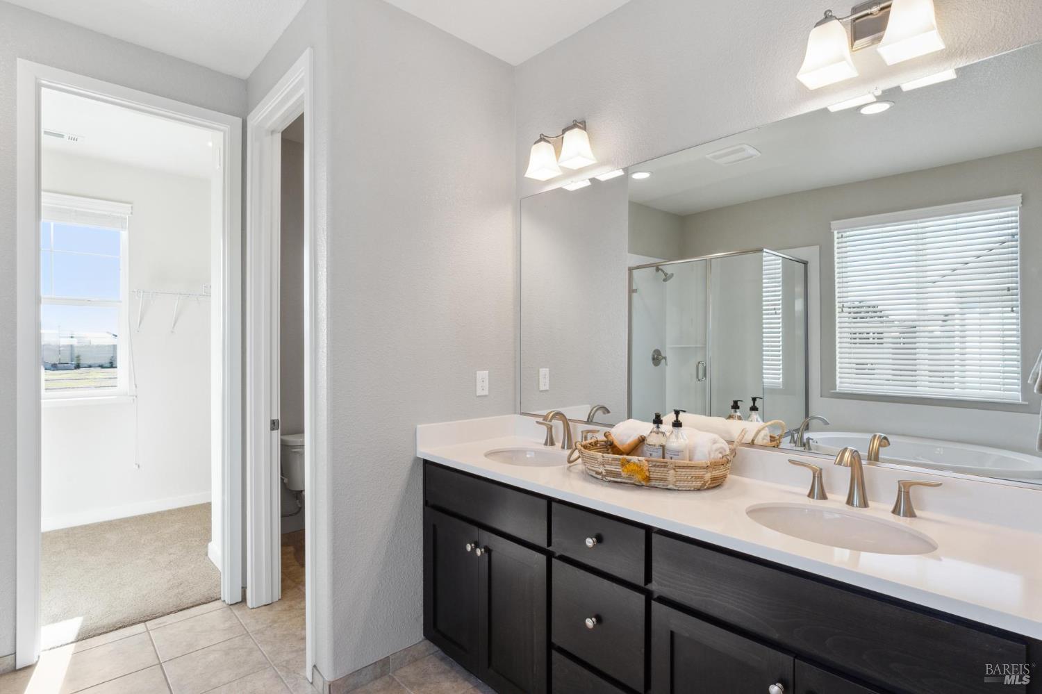 Detail Gallery Image 16 of 20 For 1468 Monument Ln, Fairfield,  CA 94533 - 4 Beds | 2/1 Baths