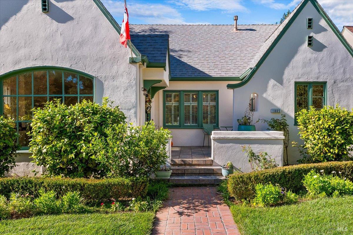 Detail Gallery Image 4 of 47 For 1805 Austin Way, Santa Rosa,  CA 95404 - 3 Beds | 2 Baths