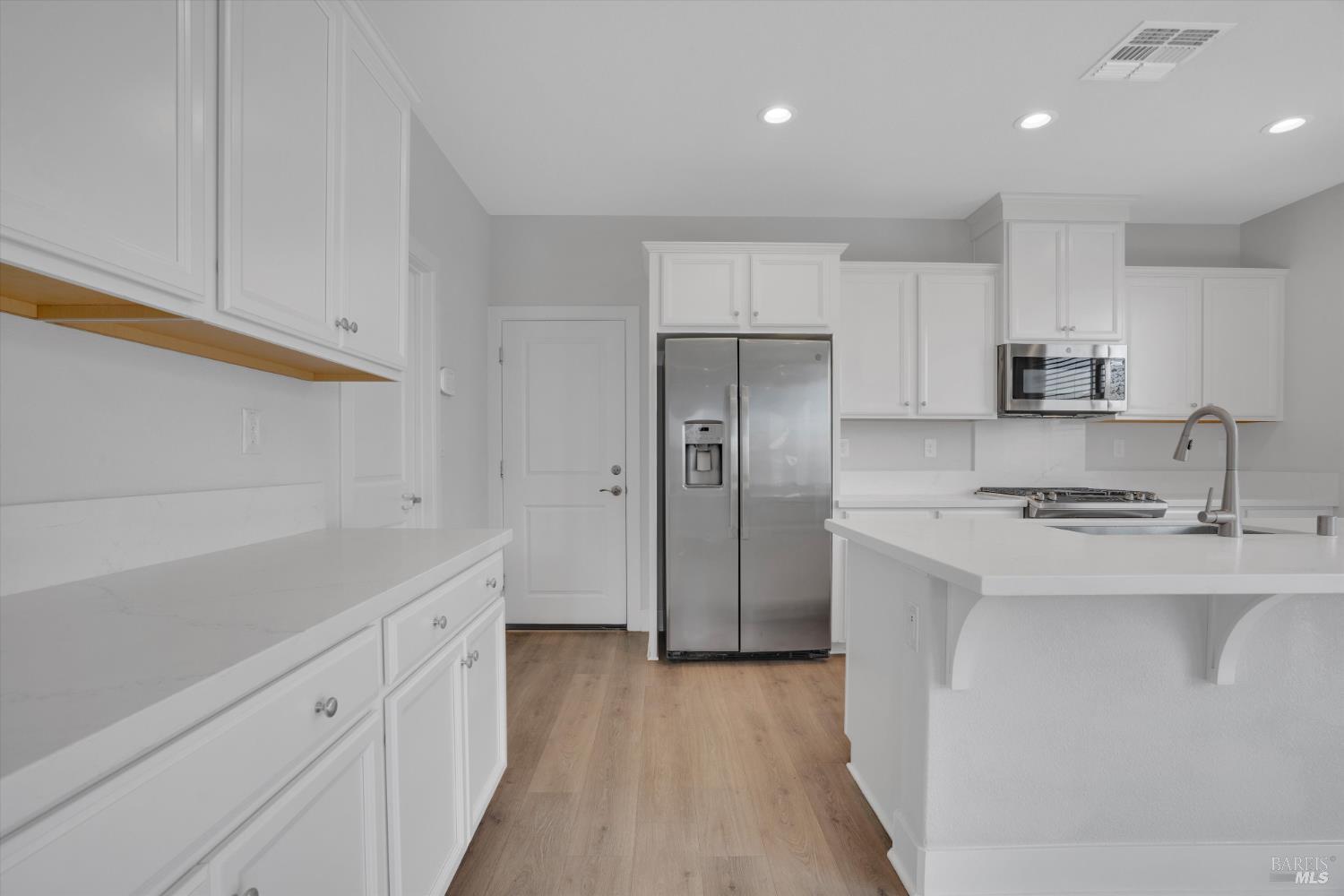 Detail Gallery Image 15 of 34 For 567 Datura Dr, Vacaville,  CA 95687 - 3 Beds | 2/1 Baths