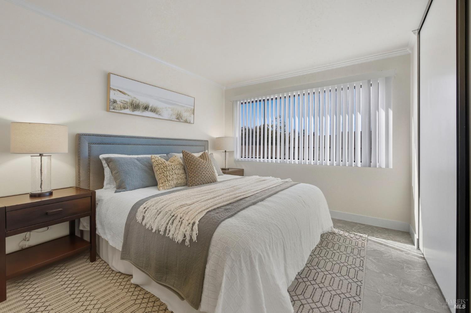 Detail Gallery Image 8 of 26 For 35 Village Cir, San Rafael,  CA 94903 - 1 Beds | 1 Baths