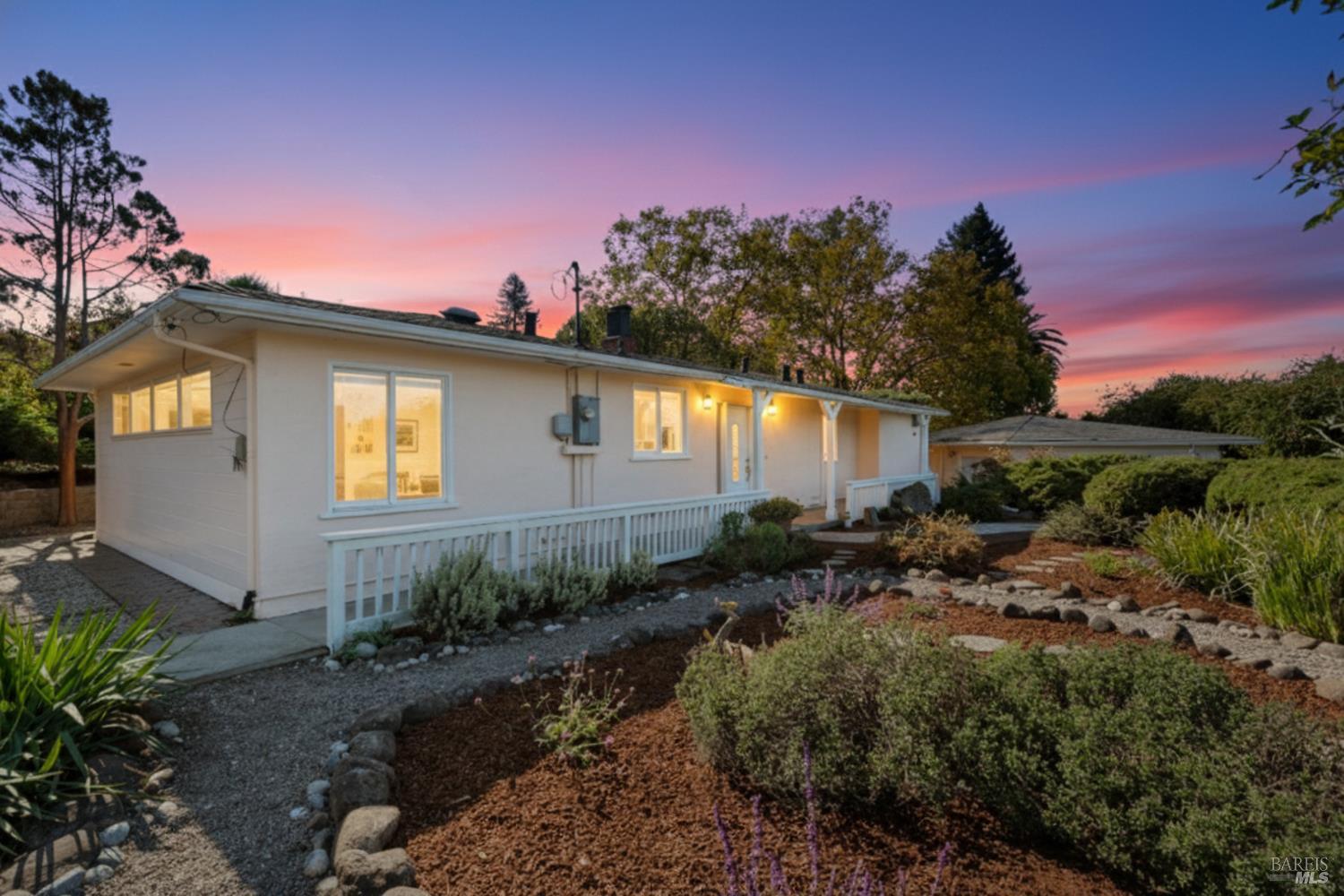 Detail Gallery Image 3 of 66 For 23 Valley View Ct, El Sobrante,  CA 94803 - 3 Beds | 2 Baths