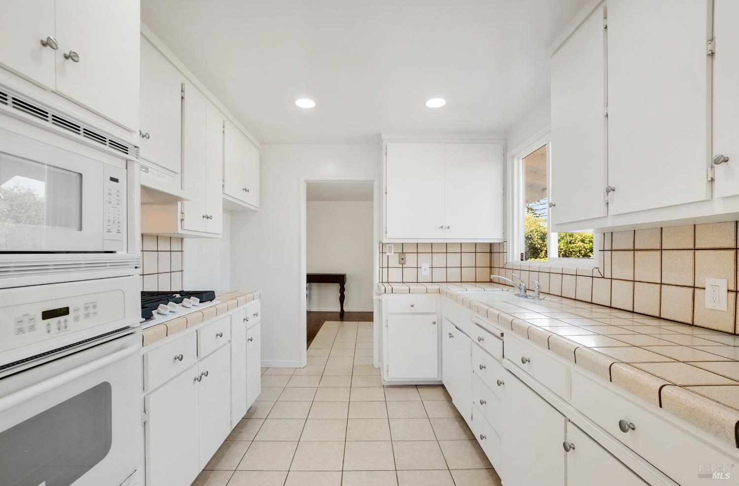 Detail Gallery Image 16 of 66 For 23 Valley View Ct, El Sobrante,  CA 94803 - 3 Beds | 2 Baths