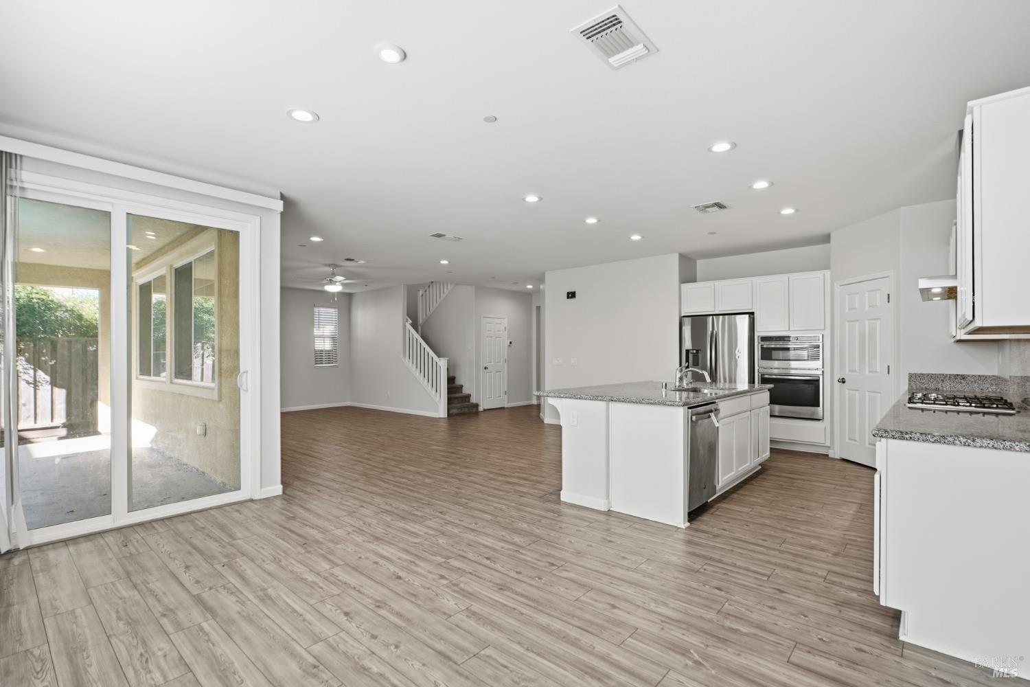 Detail Gallery Image 18 of 46 For 2008 Karen Pl, Rohnert Park,  CA 94928 - 5 Beds | 3 Baths