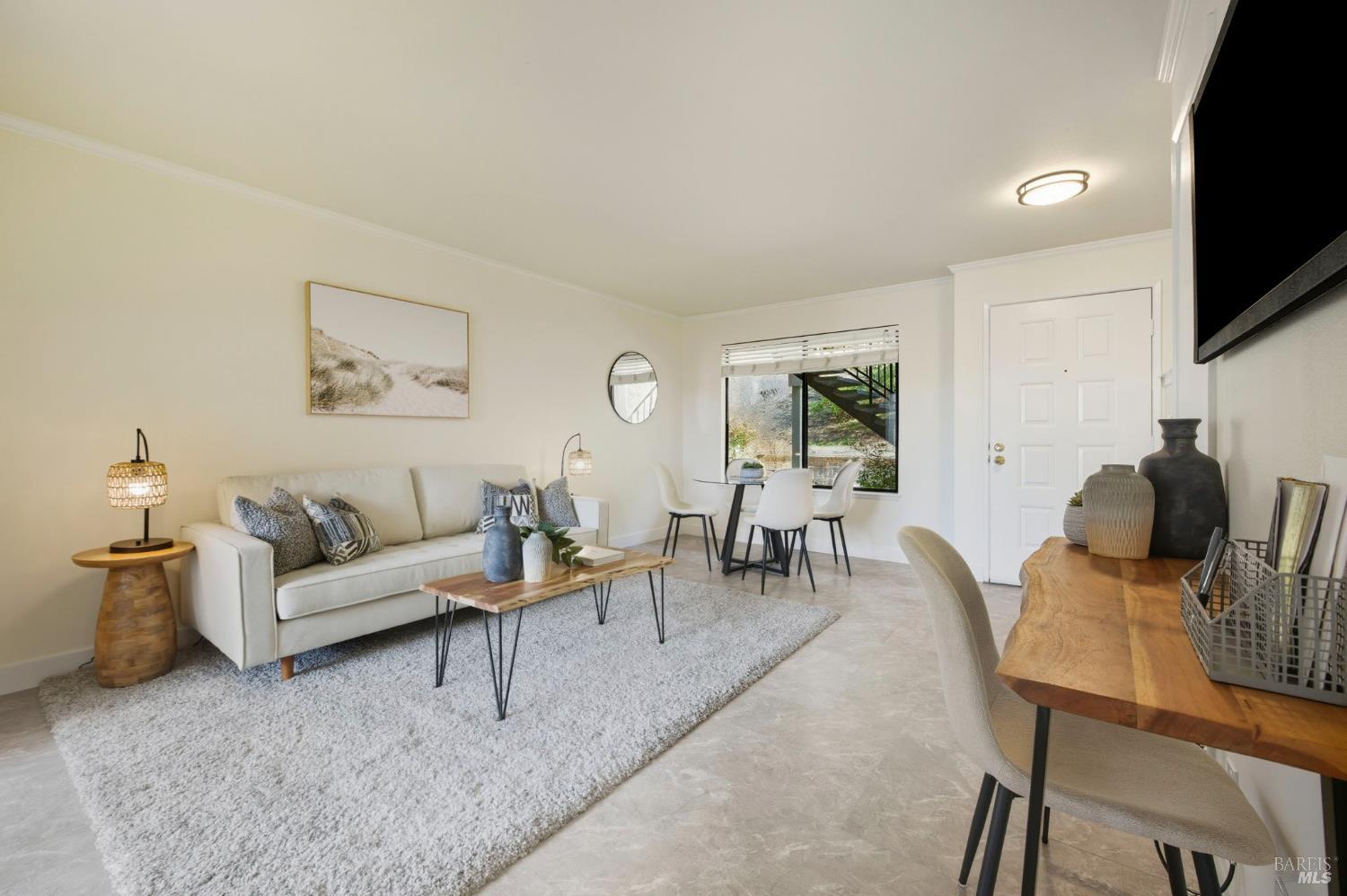 Detail Gallery Image 3 of 26 For 35 Village Cir, San Rafael,  CA 94903 - 1 Beds | 1 Baths