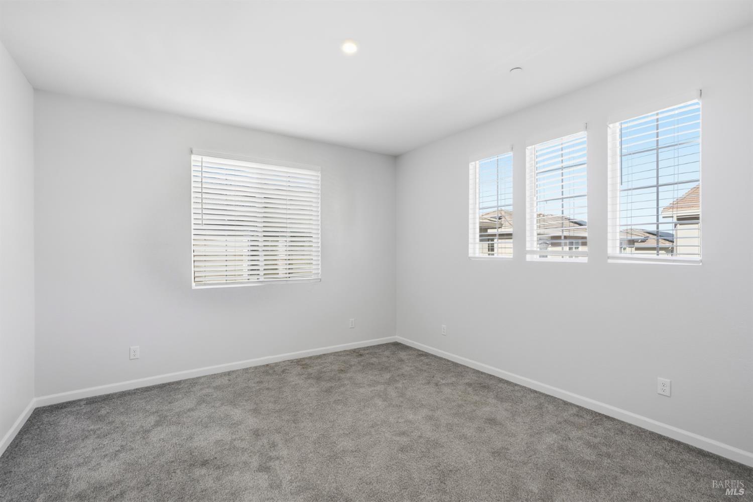 Detail Gallery Image 27 of 46 For 2008 Karen Pl, Rohnert Park,  CA 94928 - 5 Beds | 3 Baths