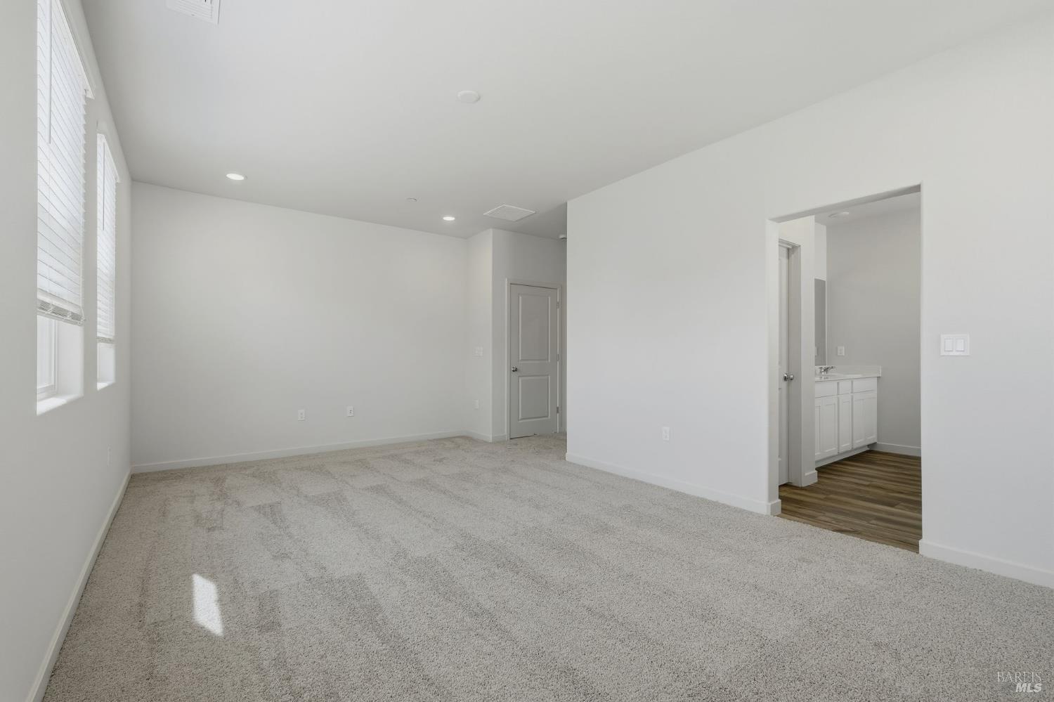 Detail Gallery Image 6 of 12 For 229 Octopus St, Suisun City,  CA 94585 - 3 Beds | 2/1 Baths