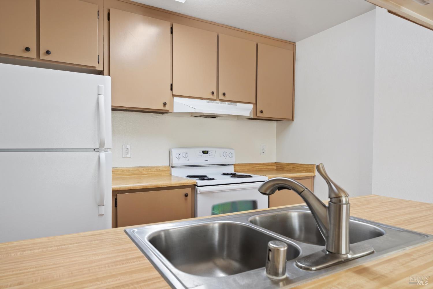 Detail Gallery Image 6 of 21 For 1022 Civic Center Dr, Rohnert Park,  CA 94928 - 2 Beds | 1/1 Baths