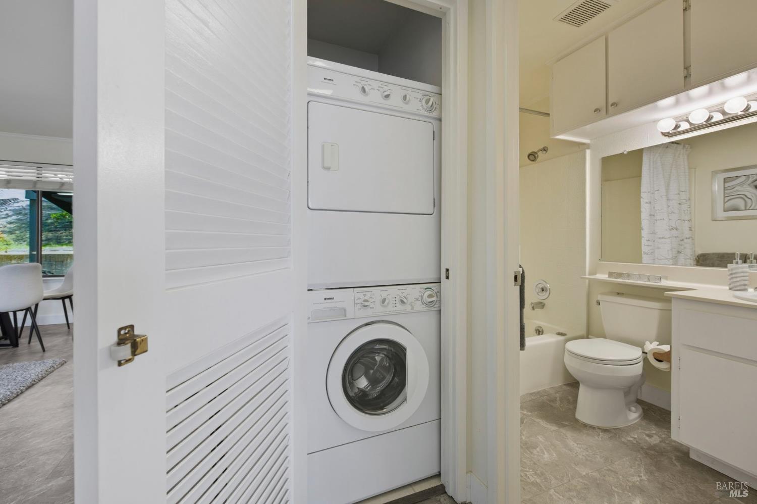 Detail Gallery Image 11 of 26 For 35 Village Cir, San Rafael,  CA 94903 - 1 Beds | 1 Baths