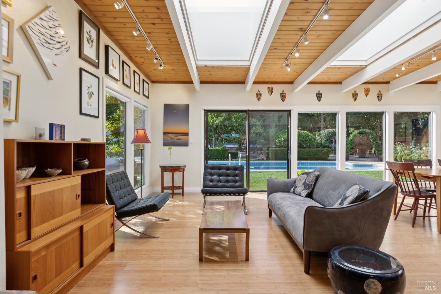 Detail Gallery Image 11 of 63 For 1030 Yell Ln, Glen Ellen,  CA 95442 - 3 Beds | 3 Baths