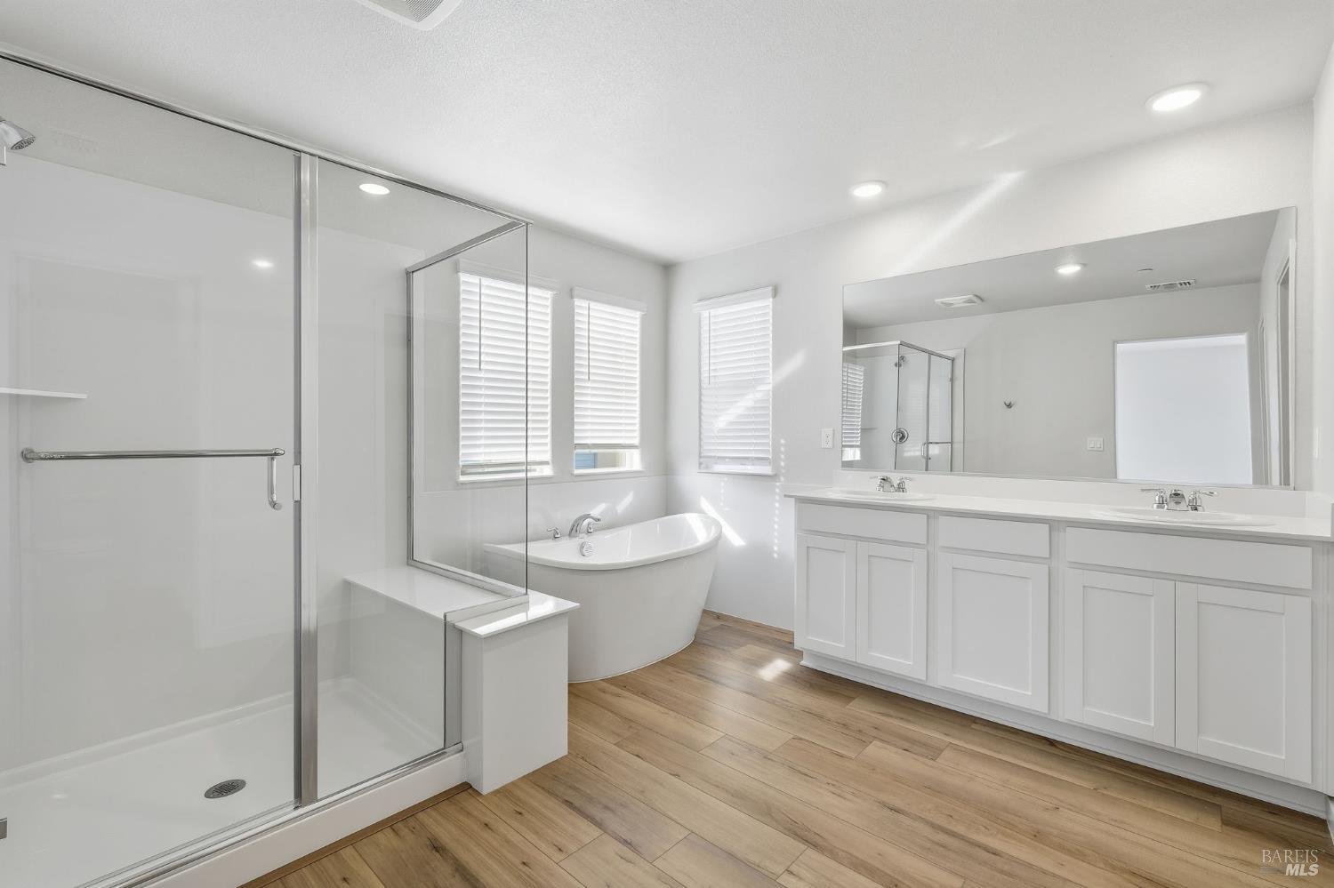 Detail Gallery Image 8 of 13 For 220 Octopus St, Suisun City,  CA 94585 - 3 Beds | 2/1 Baths