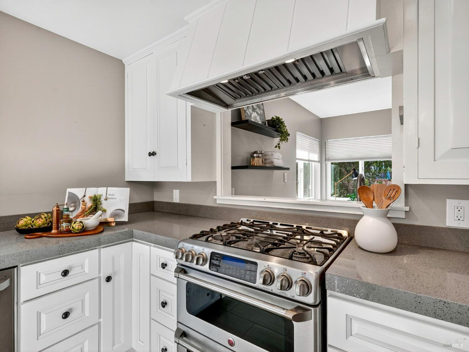 Detail Gallery Image 10 of 66 For 4894 Wagon Wheel Ln, Santa Rosa,  CA 95409 - 2 Beds | 2 Baths