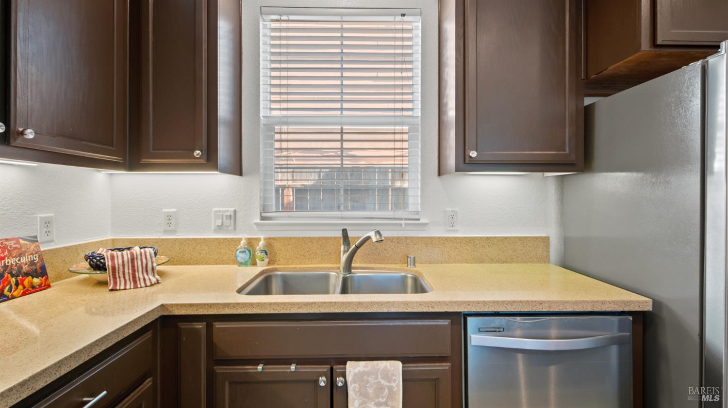 Detail Gallery Image 13 of 40 For 915 Liberty Dr, Suisun City,  CA 94585 - 4 Beds | 2/1 Baths