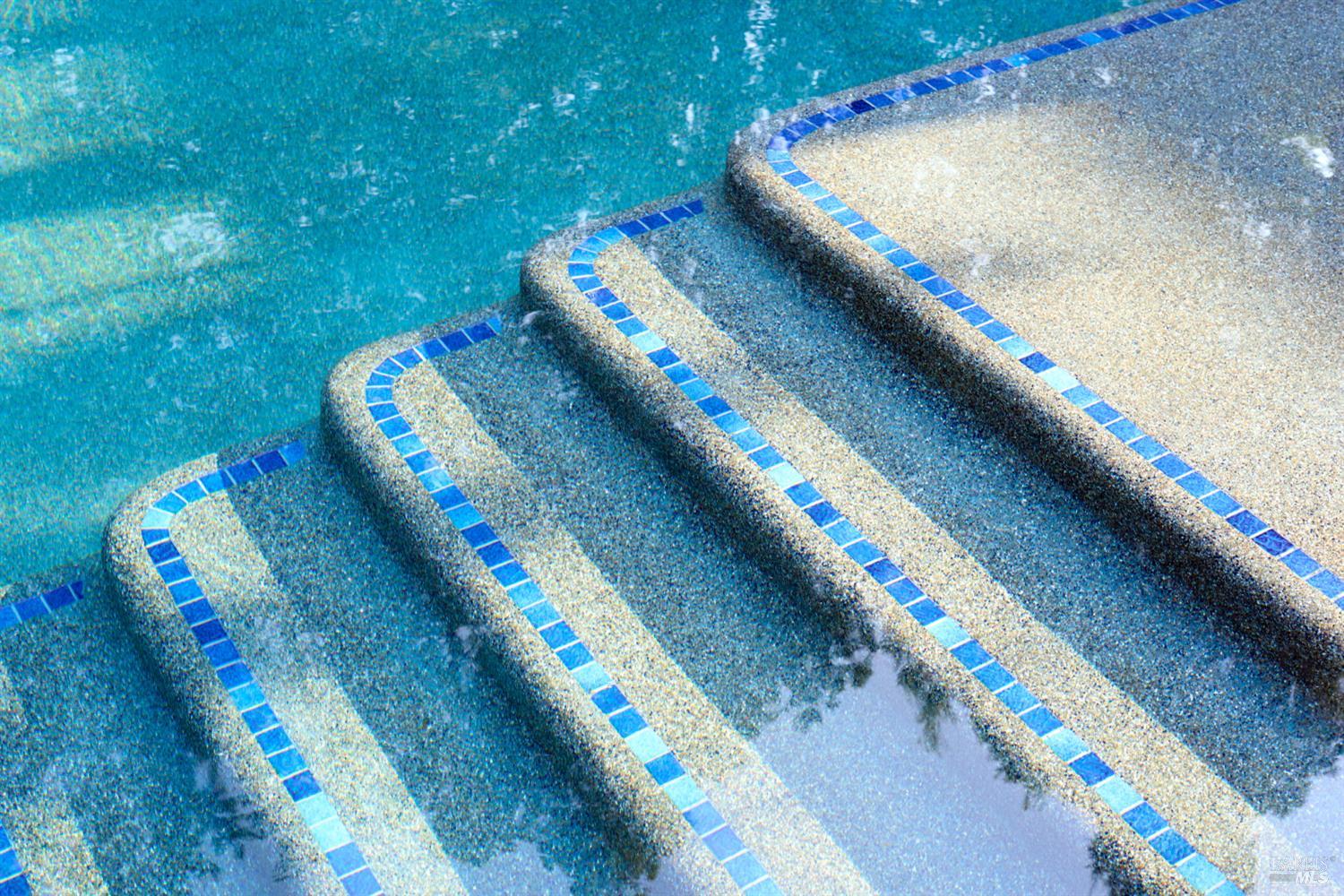 Detail Gallery Image 21 of 71 For 125 Savannah Way, Windsor,  CA 95492 - 5 Beds | 5 Baths