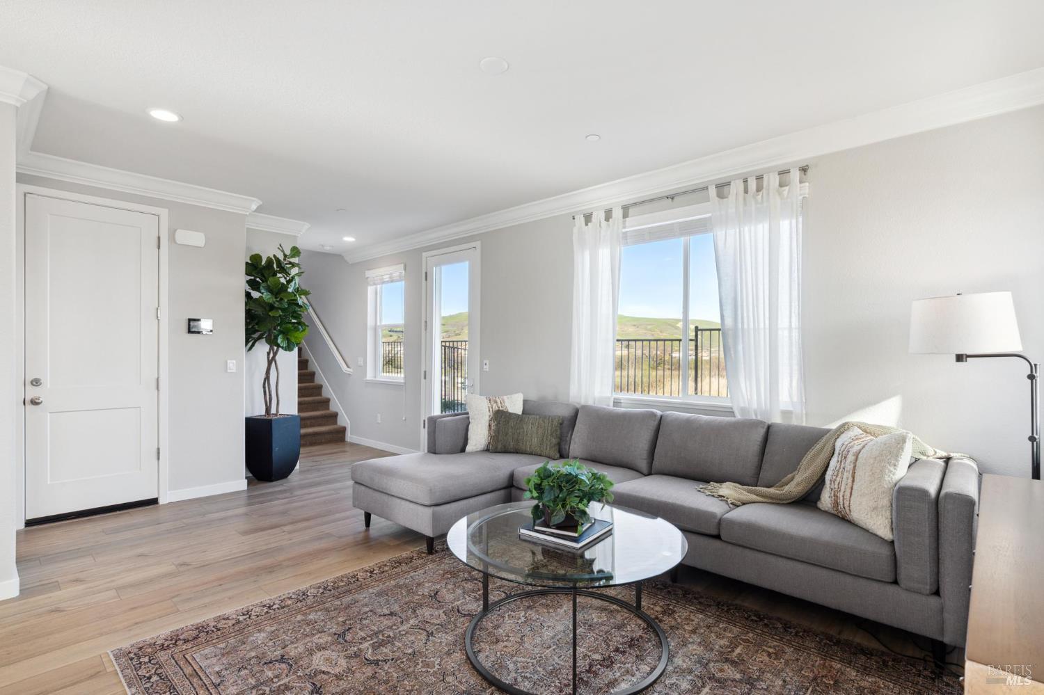 Detail Gallery Image 3 of 20 For 1468 Monument Ln, Fairfield,  CA 94533 - 4 Beds | 2/1 Baths