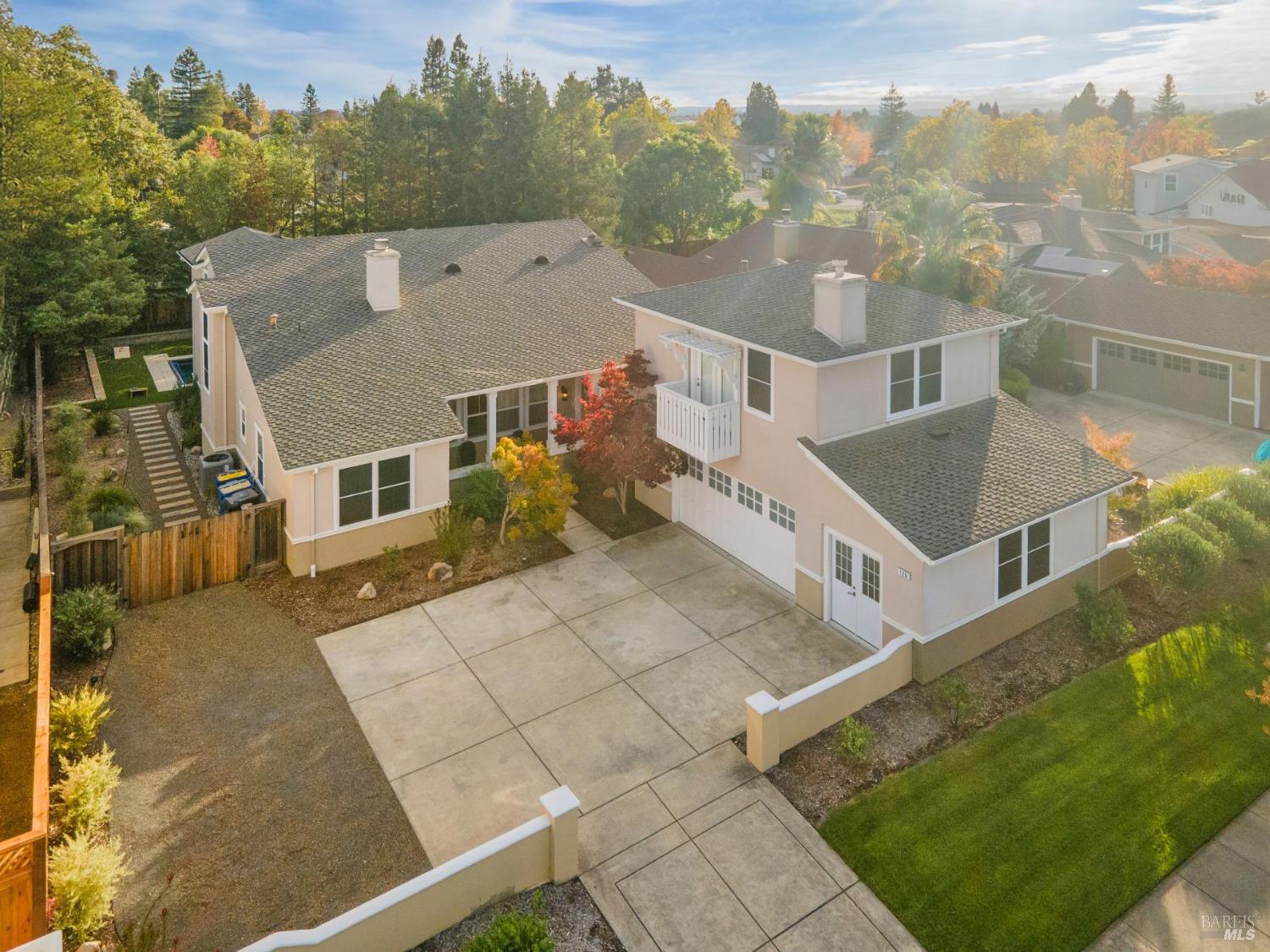 Detail Gallery Image 2 of 71 For 125 Savannah Way, Windsor,  CA 95492 - 5 Beds | 5 Baths