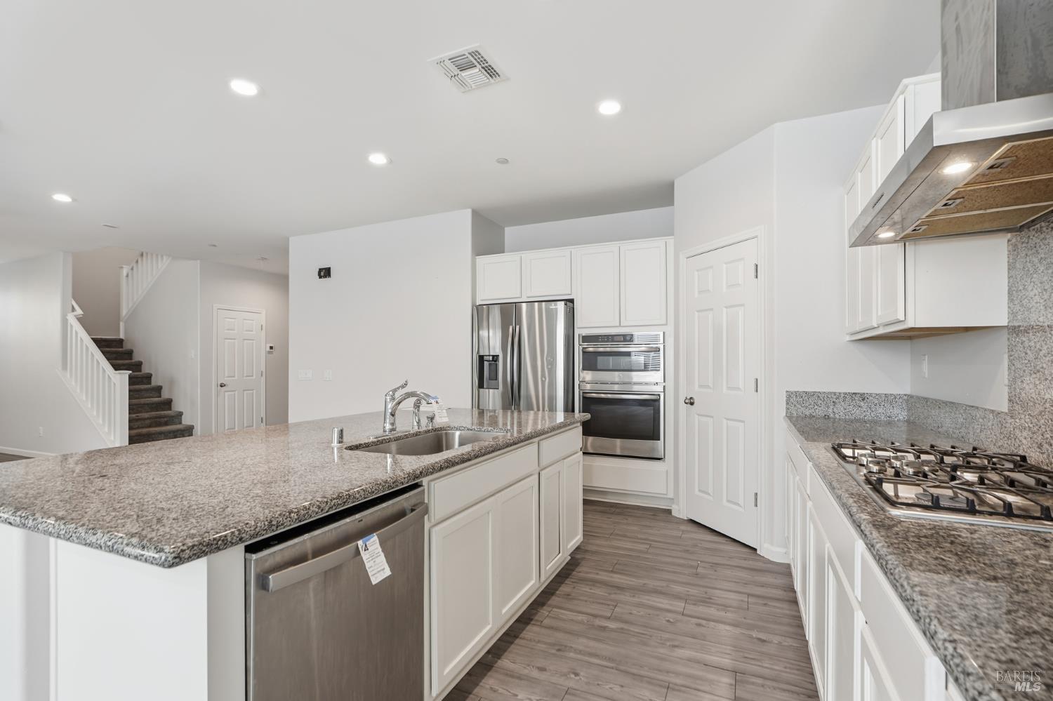 Detail Gallery Image 12 of 46 For 2008 Karen Pl, Rohnert Park,  CA 94928 - 5 Beds | 3 Baths