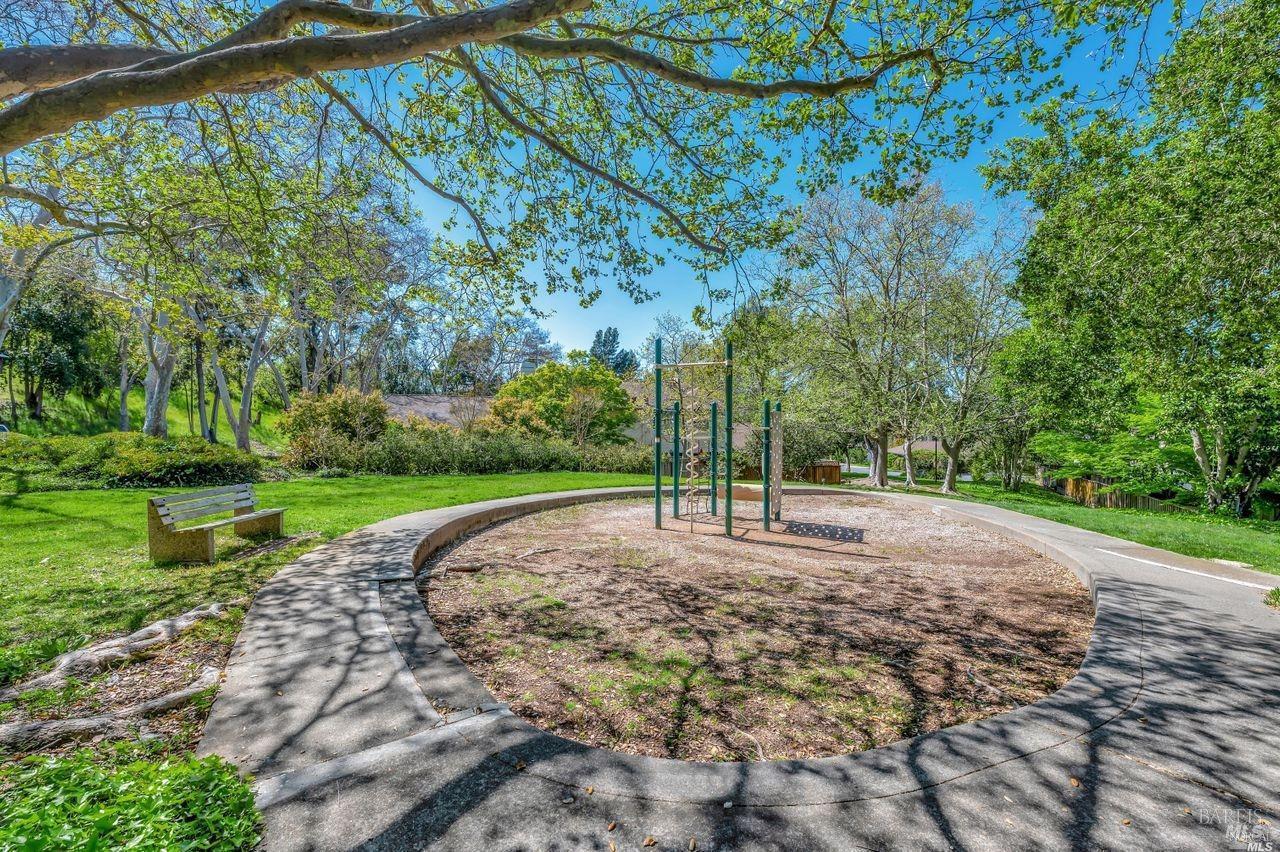 Detail Gallery Image 17 of 26 For 35 Village Cir, San Rafael,  CA 94903 - 1 Beds | 1 Baths