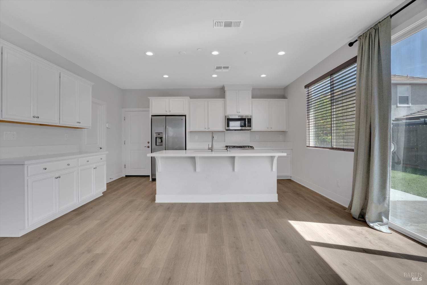 Detail Gallery Image 12 of 34 For 567 Datura Dr, Vacaville,  CA 95687 - 3 Beds | 2/1 Baths