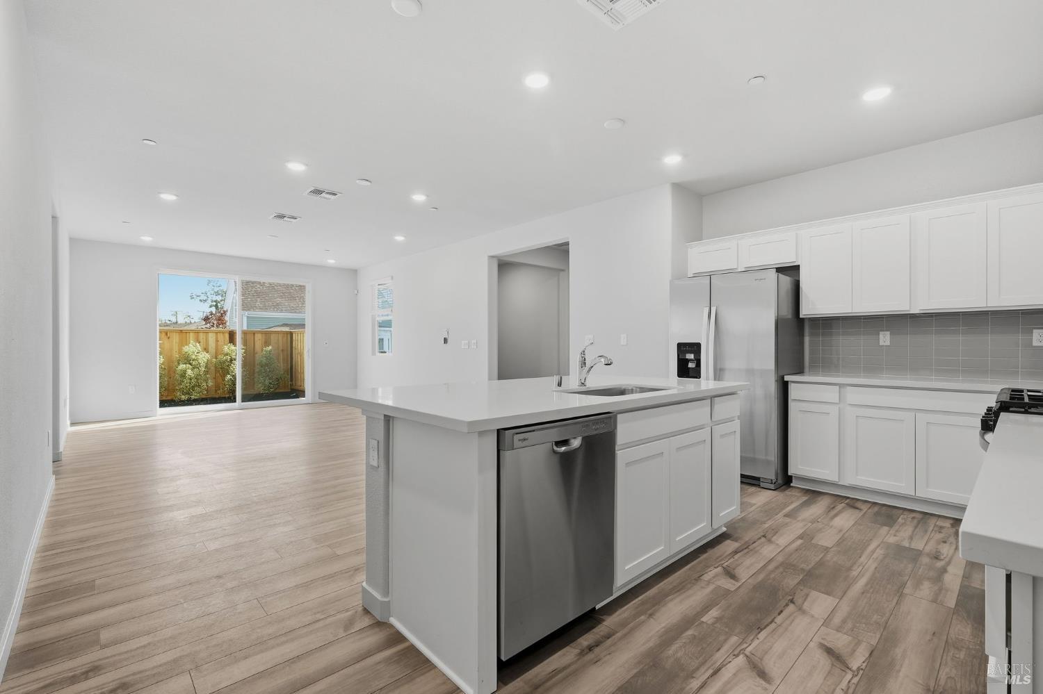 Detail Gallery Image 3 of 12 For 229 Octopus St, Suisun City,  CA 94585 - 3 Beds | 2/1 Baths